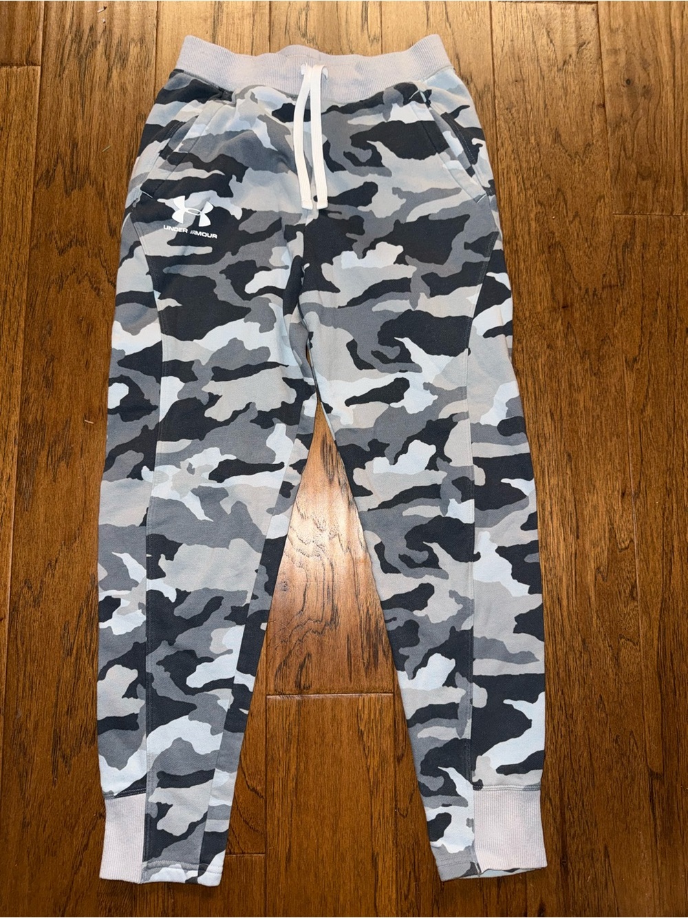 Under Armour Boys' Gray & Black Camo Jogger Sweatpants